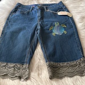 Women’s size 8 long shorts very cute 😎 with a turtle and lace trim ..